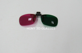 Befestigen Sie auf roten Plastikgläsern des Grün-3D für Bild und Film des Blick-3D